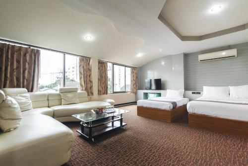 KS Pavilion Hotel near Thao Suranaree (Ya Mo) Monument