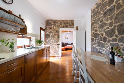 Konyha, Villa Canaria piscina jacuzzi jardin in Santa María de Guía