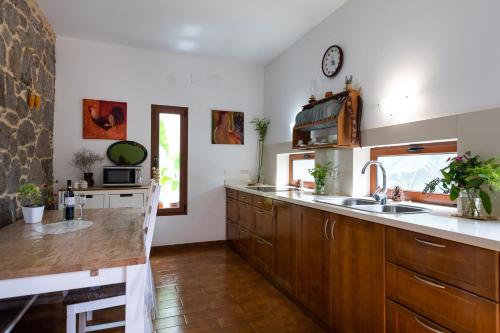 Konyha, Villa Canaria piscina jacuzzi jardin in Santa María de Guía