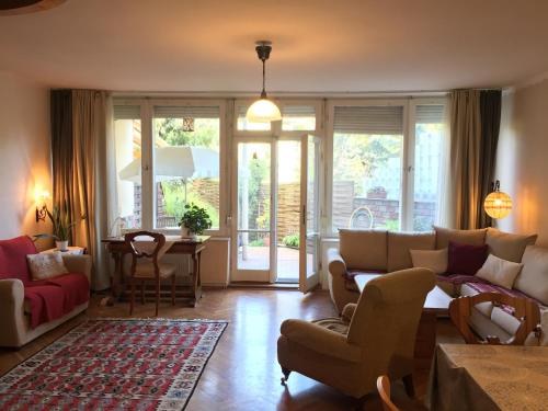  Green Tranquility - City Garden House in Budapest