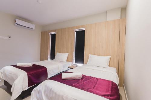 Economy Twin Room image 2