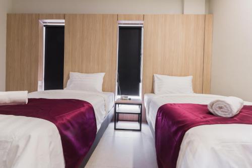 Economy Twin Room image 3