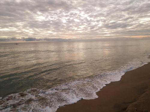 DERO BEACH HOLIDAY HOME in Batticaloa