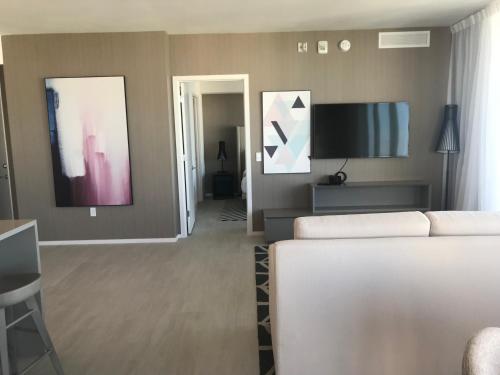 Hide House in Hollywood, USA
