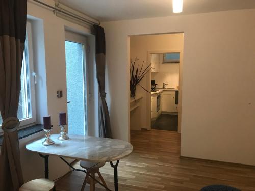 Helle Souterrainwohnung mit Komfort 3.7km von Planegg entfernt