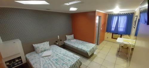 1 double bed, 1 twin bed