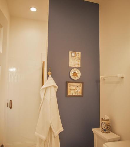 Hill of Content B&B in Radiant, USA