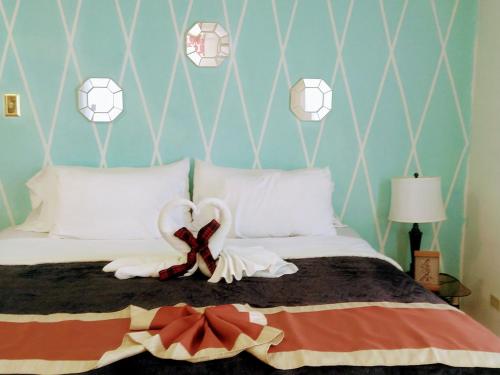 The Red Hut Inn in Belice