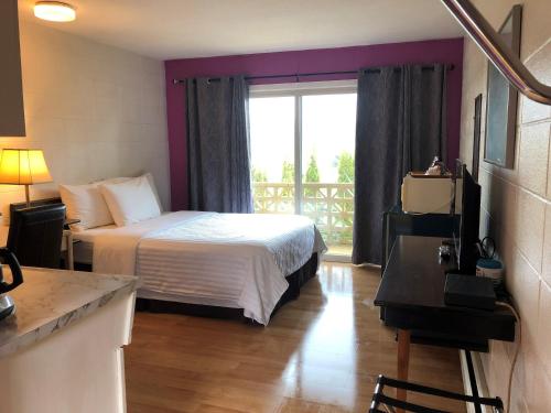Queen Room with Sea View