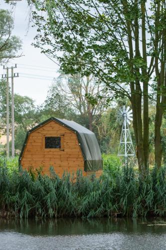 The Moat Lake Glamping Pod - Hotel - Clare