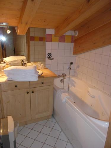 Chalets de Julie - image 3