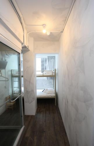 Twin Room image 2