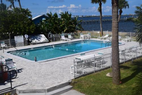 Caribbean Shores Waterfront Resort - image 7