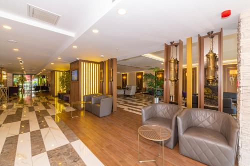 Land Park Hotel - image 10