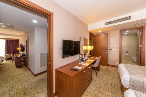 Land Park Hotel - image 13