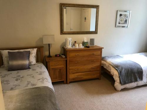 Bridge Farm Hotel - image 7