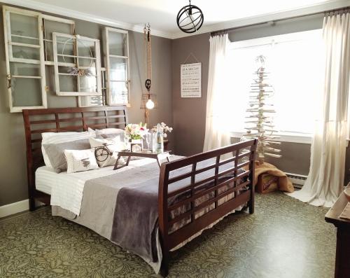 Queen Room with Shared Bathroom
