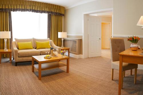 Palm Court Hotel - image 7