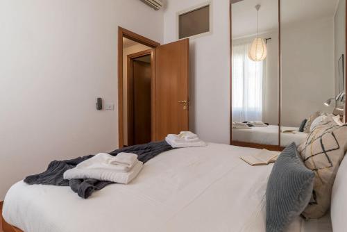 Lively Roma Trastevere renovated apartment - FromHometoRome, Roma (foto 4)