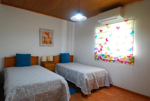 2 twin beds