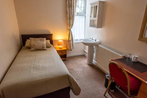 Aarondale Guest House - image 6