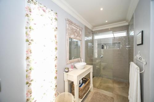 Double Room with Private Bathroom image 4
