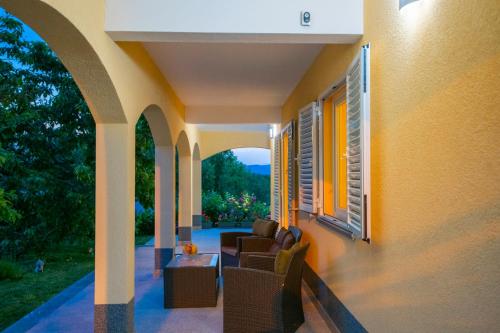 Iekārtas, Villa Mile-with private heated pool in Katuni