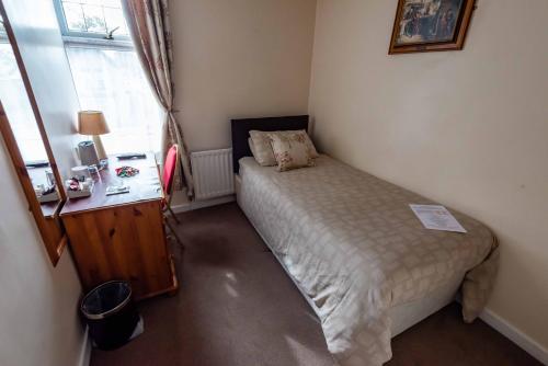 Aarondale Guest House - image 5