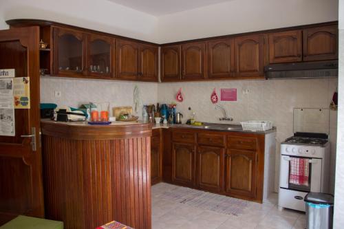 Küche, Simabo's Backpackers' Hostel in Mindelo