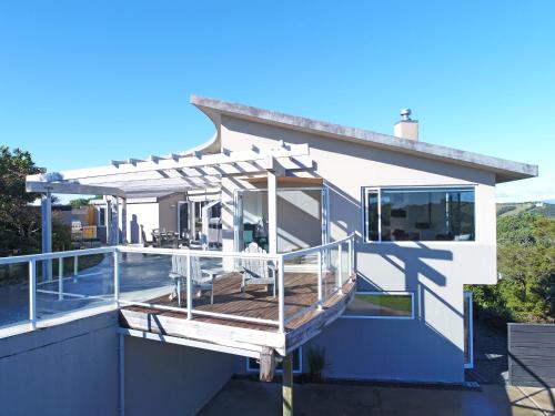 Waiheke Island Vineyard Holiday Houses in Surfdale