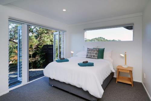 Waiheke Island Vineyard Holiday Houses in Surfdale