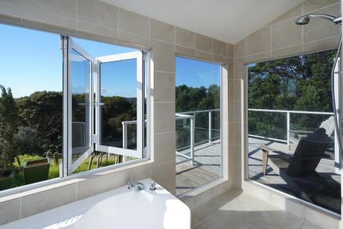 Bathroom, Waiheke Island Vineyard Holiday Houses in Surfdale