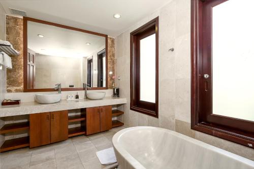 Deluxe Villa image 10
