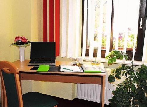 Hotel-Pension Am Schwanenteich - image 2
