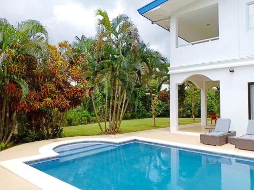 Luxury Villa with Pool in Tropical Garden