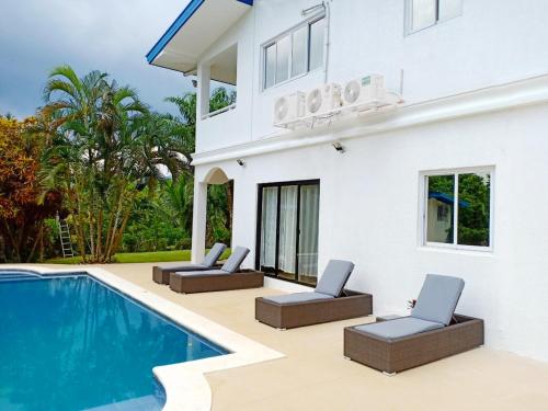 Luxury Villa with Pool in Tropical Garden