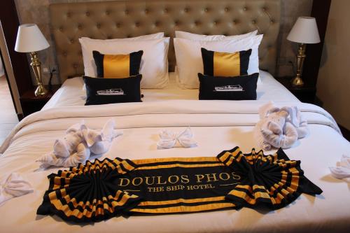 Doulos Phos The Ship Hotel