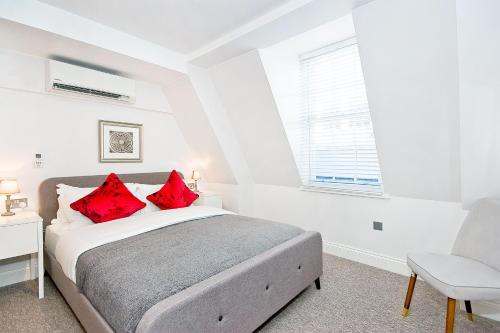 Eldon Chambers Flat 2 - image 2