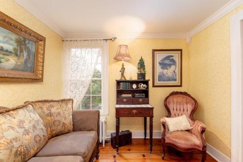 Van Winkle Inn - image 4
