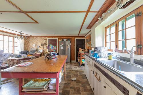 Van Winkle Inn - image 5