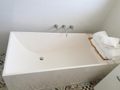 Marazul BEST DEAL - Stone Bathtub, WIFI, Functional - Mandarins and lemons when available