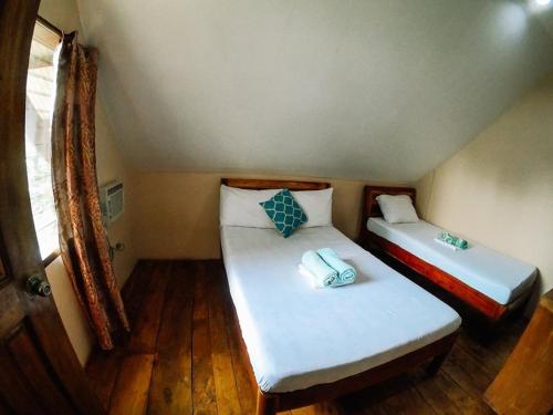 Pescador View - Beach Resort & Restaurant Room Type - Triple Room with Shared Bathroom