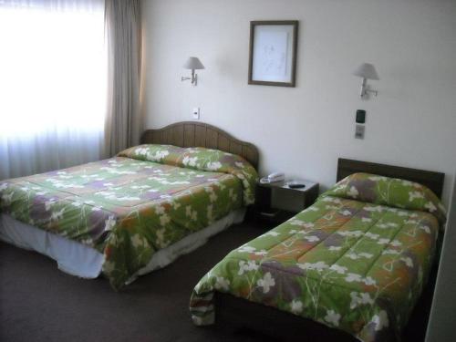1 double bed, 1 twin bed