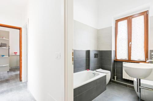 Piazza Alberti Apartment with Terrace - image 3