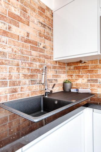 Central Bright 3 Bed Flat with Pool & Parking