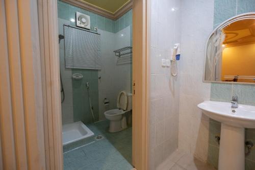 Bathroom, Najmet Al Esraa Al Zahabeya in Al Rabwah