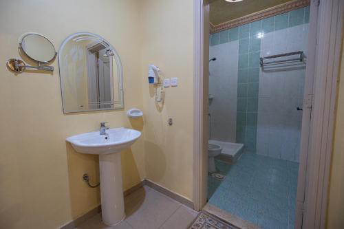 Bathroom, Najmet Al Esraa Al Zahabeya in Al Rabwah