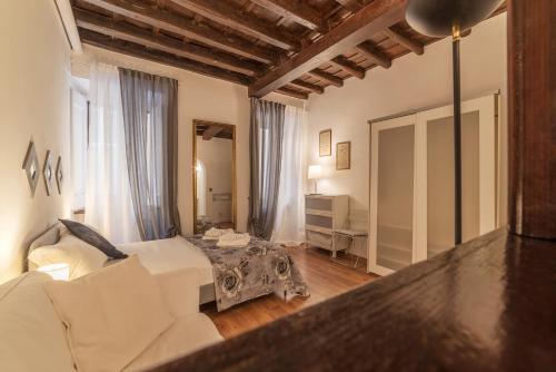 Fori Imperiali Elegant Apartment - image 11