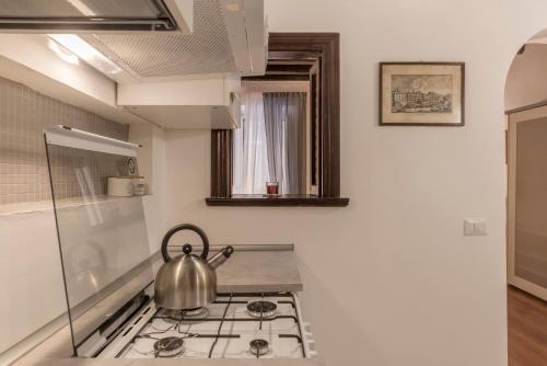 Fori Imperiali Elegant Apartment - image 5