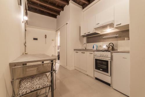 Fori Imperiali Elegant Apartment - image 13